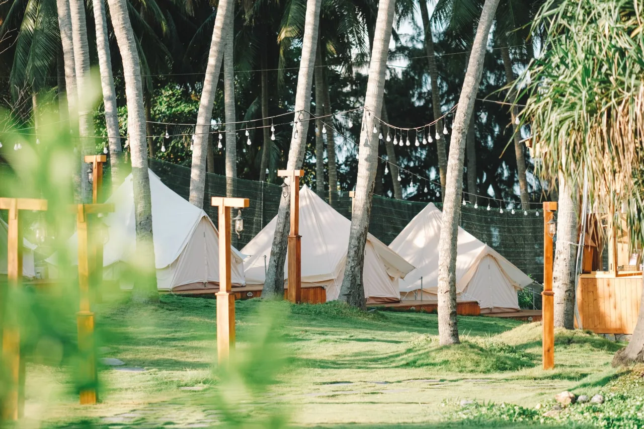 Glamping Near Me: Find & Compare